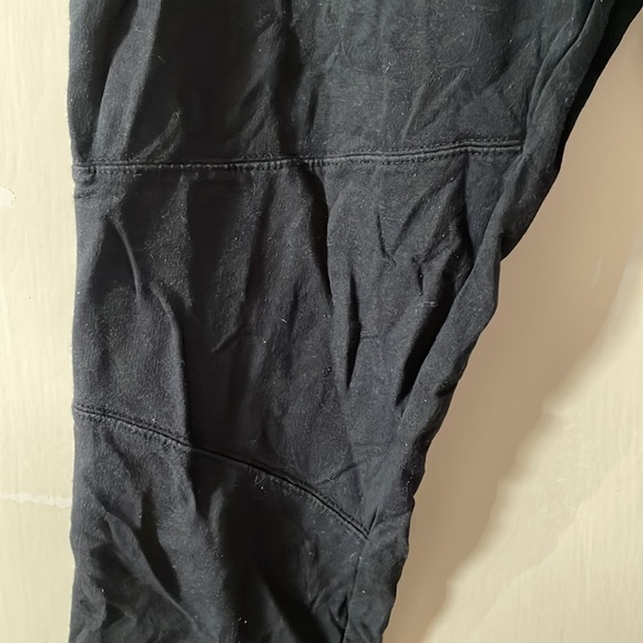 Mid to High Waist Plain Black Leggings with Knee Stitching - Picture 2 of 4
